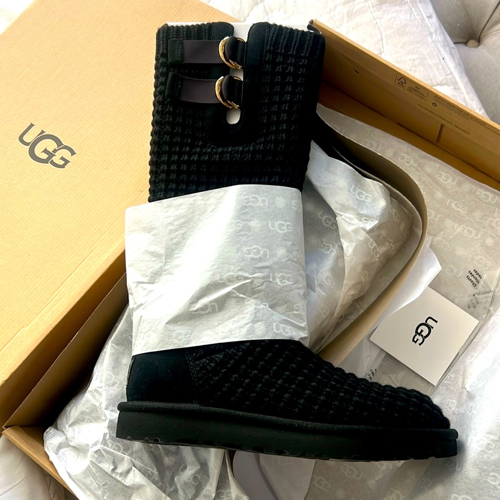 Ugg Classic Solene Women Boots Black NIB size 8